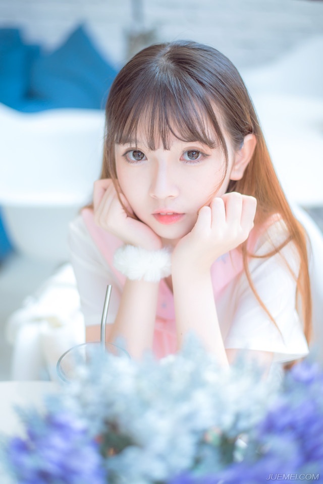 刘璝一下子面色变得惨白，如遭雷击，一直以来与自己相敬如宾、恩爱有加的妻子，竟是如此蛇蝎妇人，不但背着自己与刘璋厮混，更为了杀自己，不惜唆使刘璋杀他！